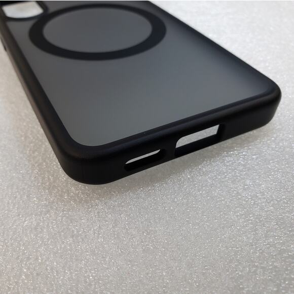 TORRAS Magnetic Shockproof Case For Samsung Galaxy S25 Black. SGS25.BLK - Picture 6 of 11